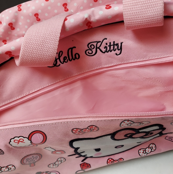 Hello Kitty roll on duffel locking handle carry on - Picture 2 of 6